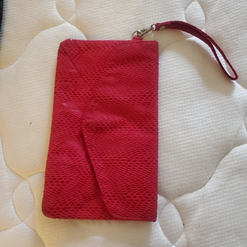 Red clutch